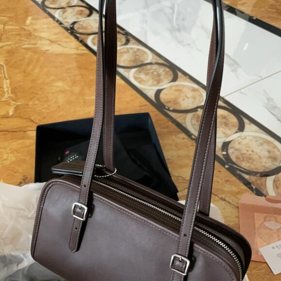 Retro Chic Coach Swing Zip Bag - Modern Sophistication - Picture 2 of 4